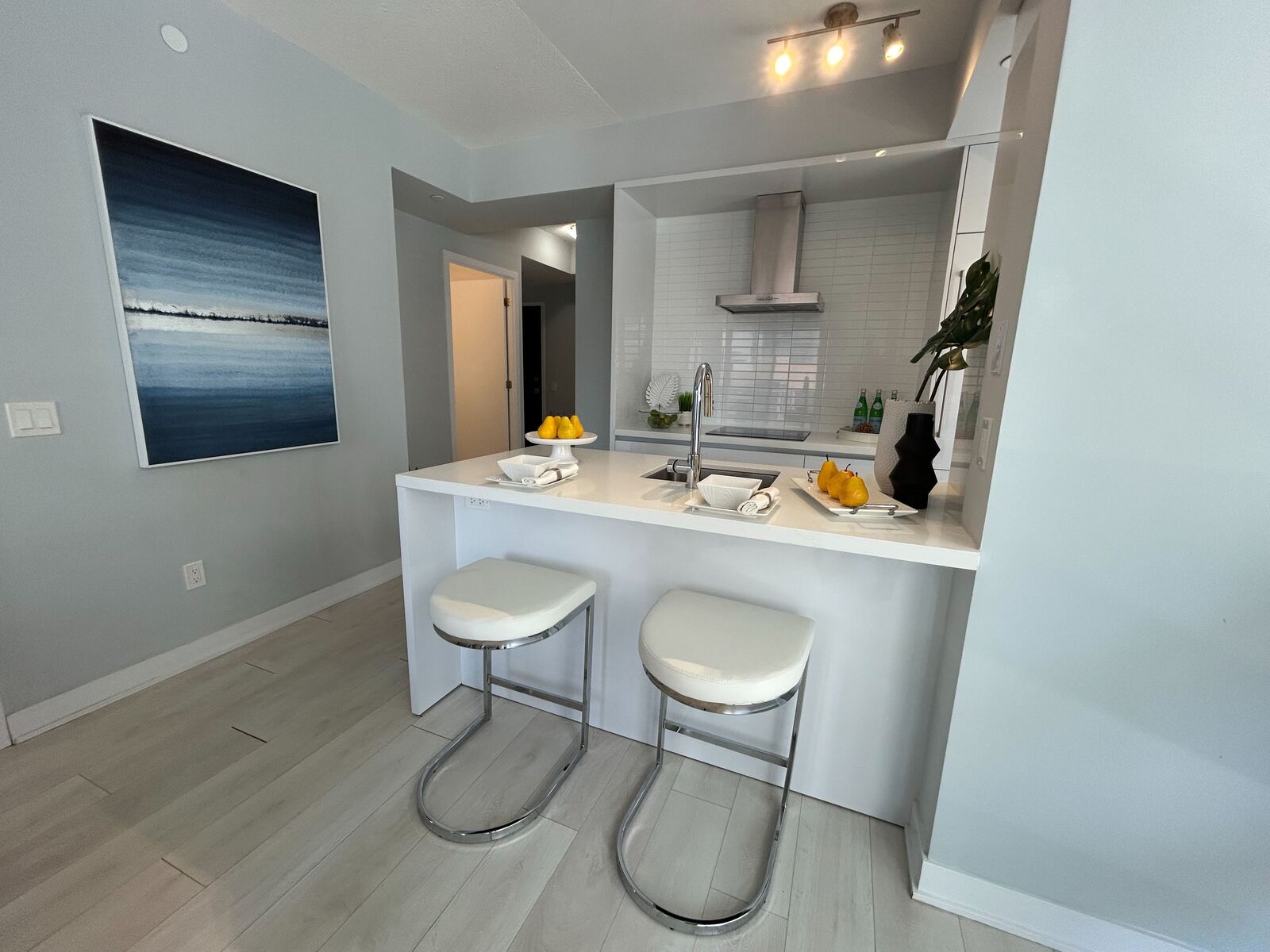 2221 Yonge Street photo 9