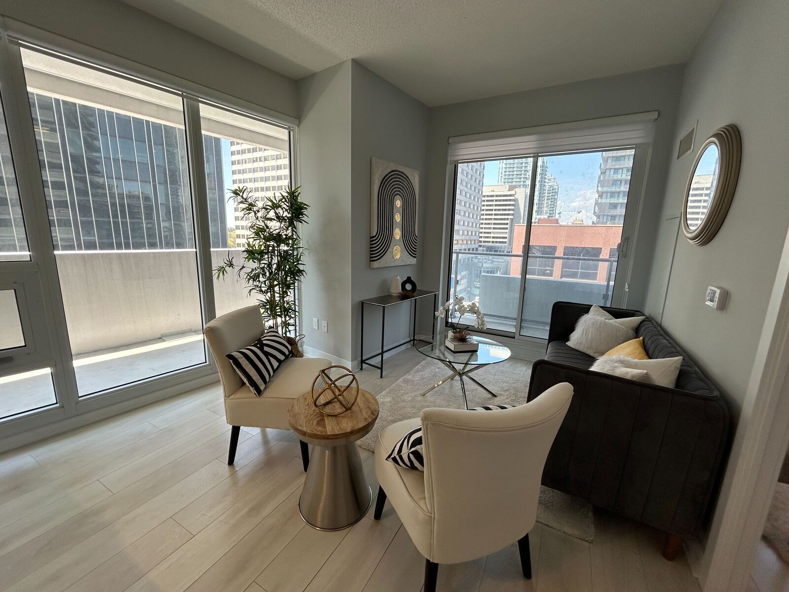 2221 Yonge Street photo 10