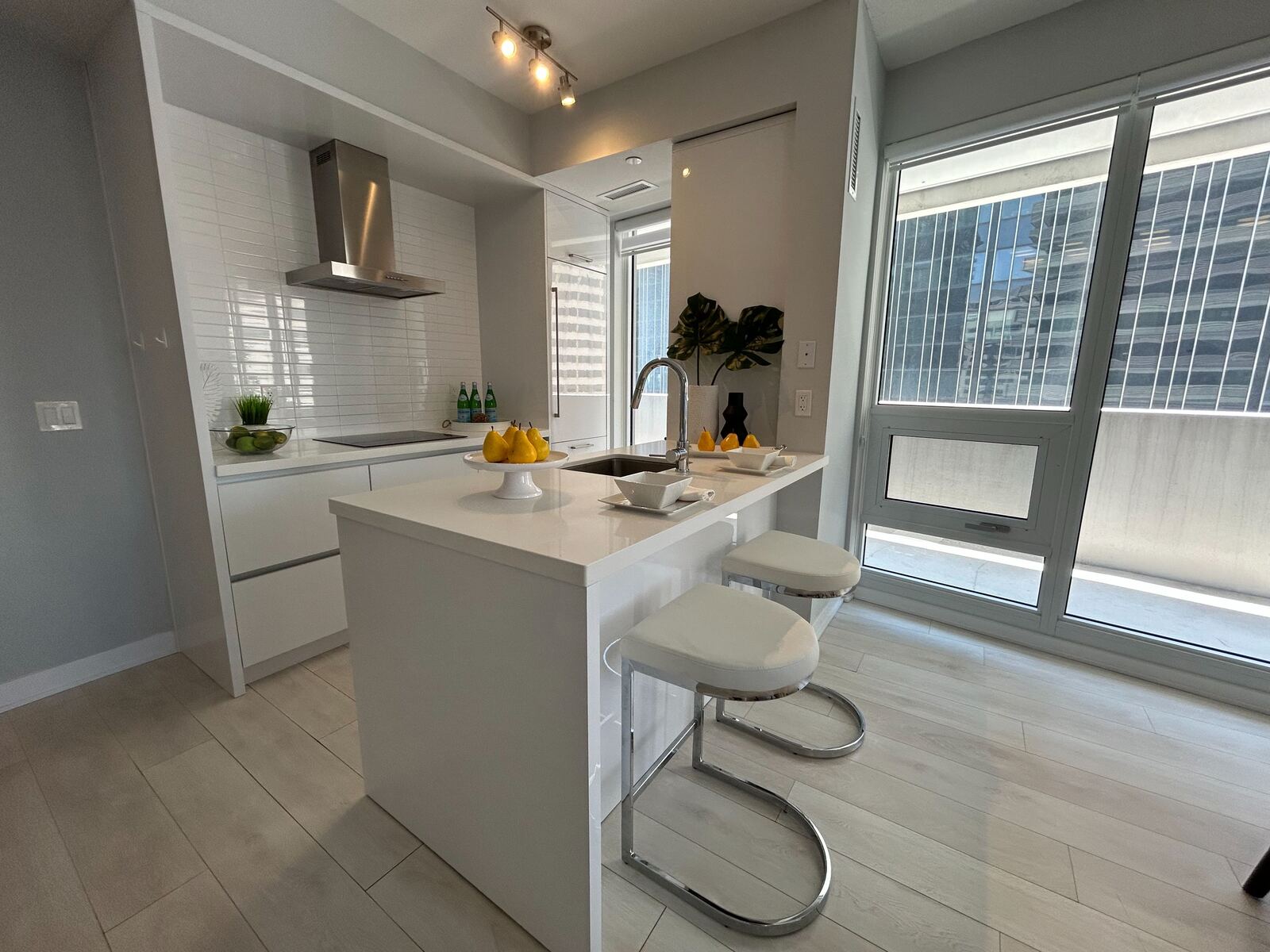 2221 Yonge Street photo 12