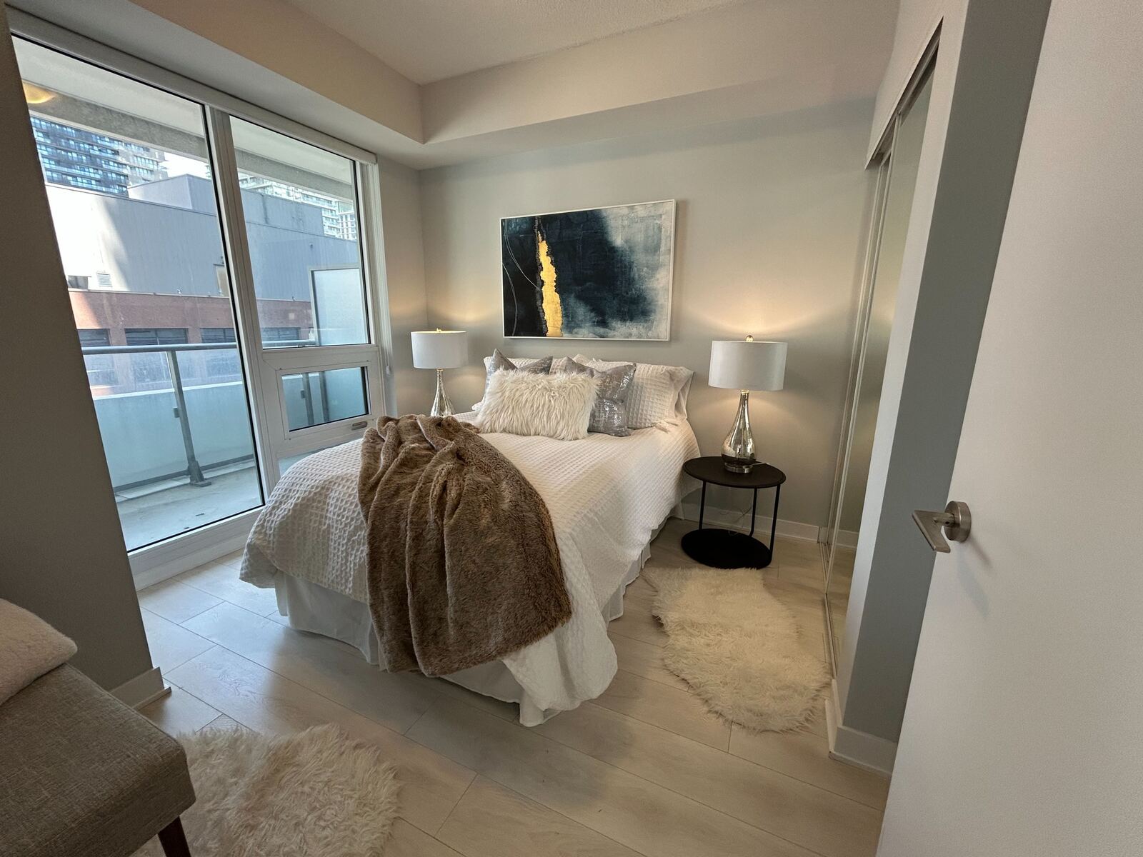 2221 Yonge Street photo 13