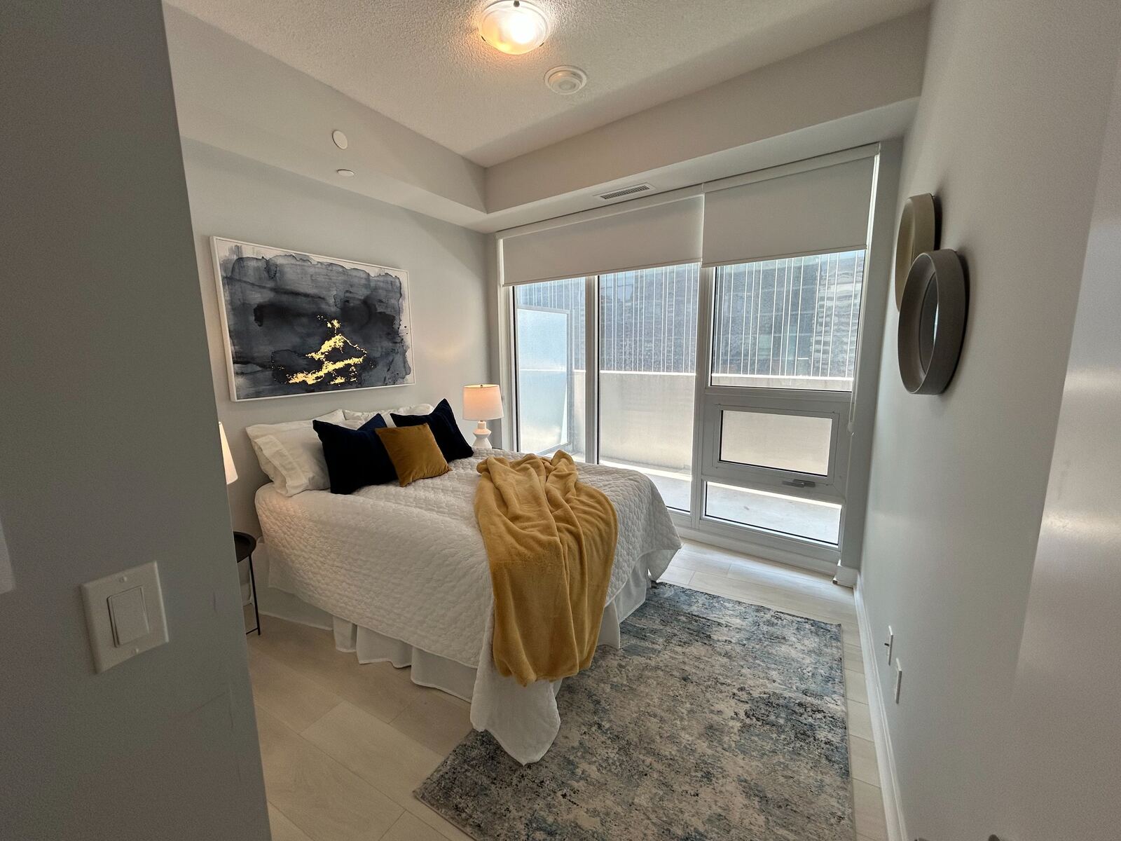 2221 Yonge Street photo 14