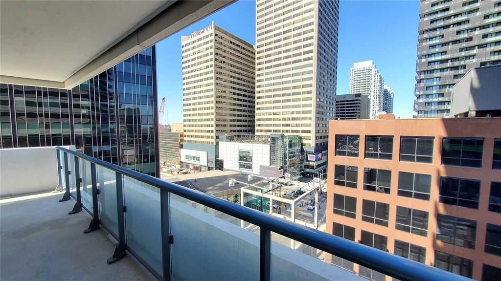 2221 Yonge Street photo 19