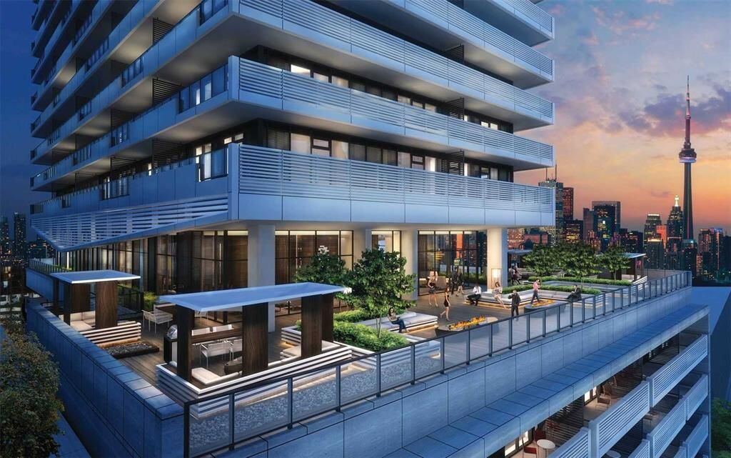 2221 Yonge Street photo 25