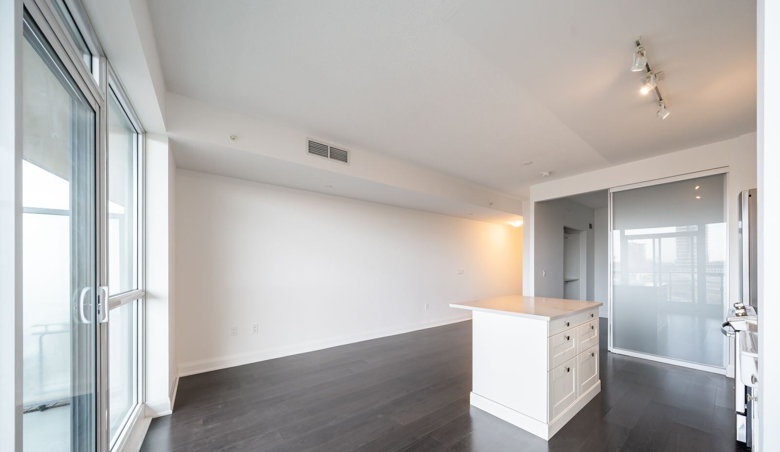 160 Vanderhoof Avenue photo 11