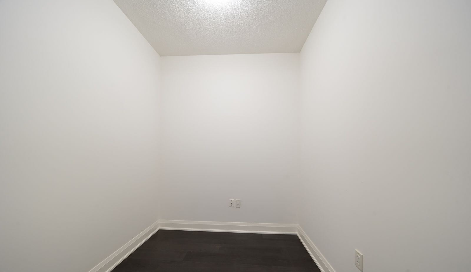 160 Vanderhoof Avenue photo 18