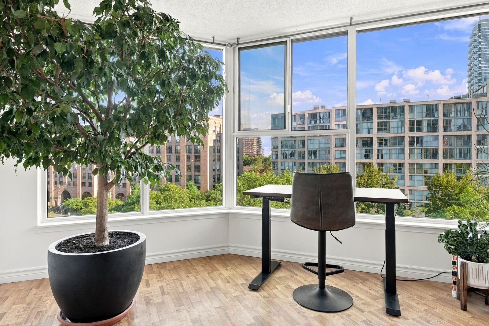 222 The Esplanade Avenue photo 9