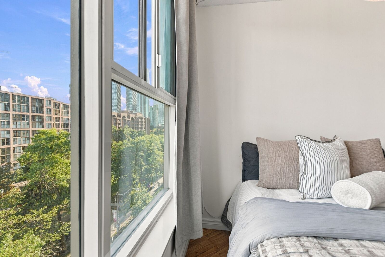 222 The Esplanade Avenue photo 23