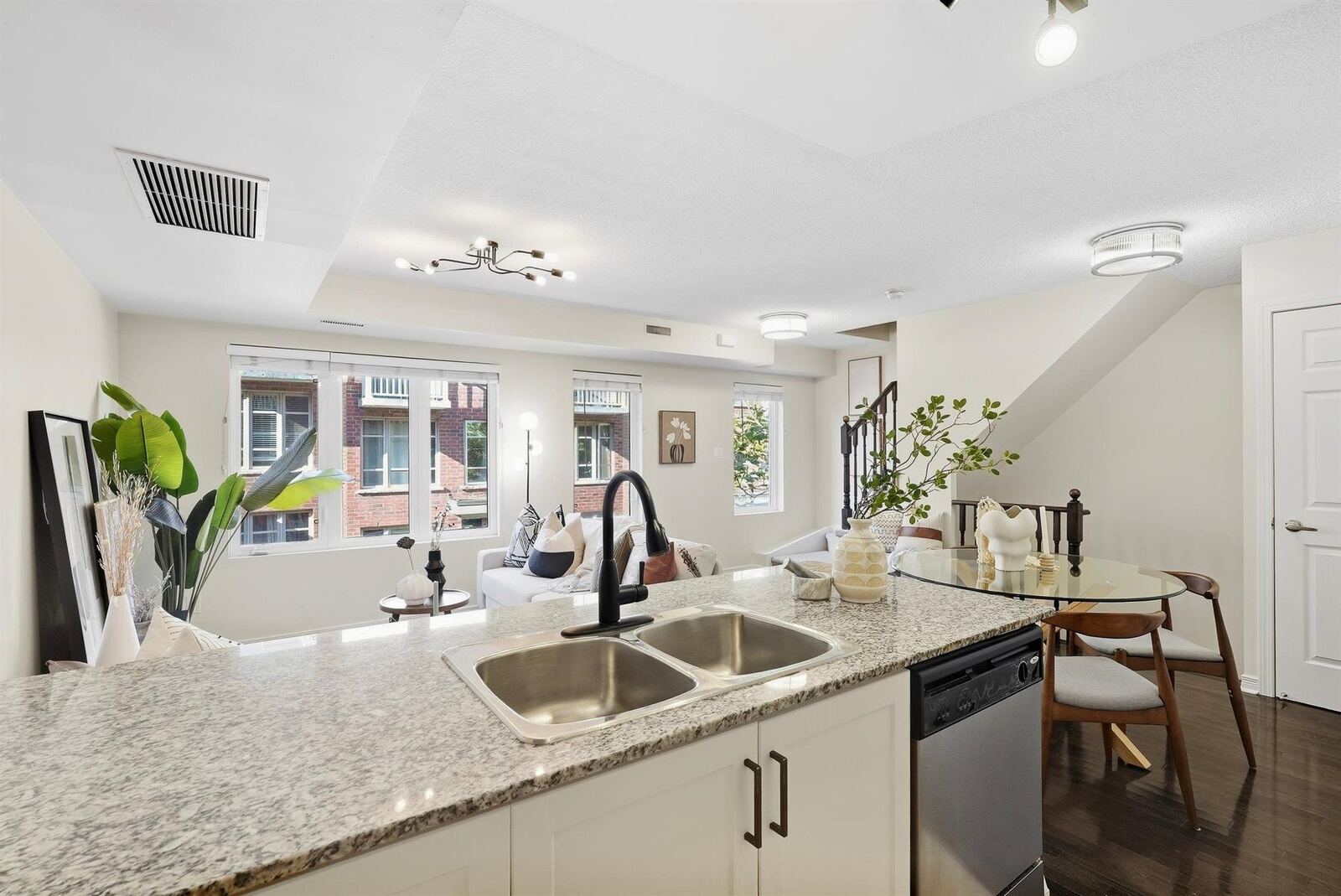 11 Ruttan Street photo 15