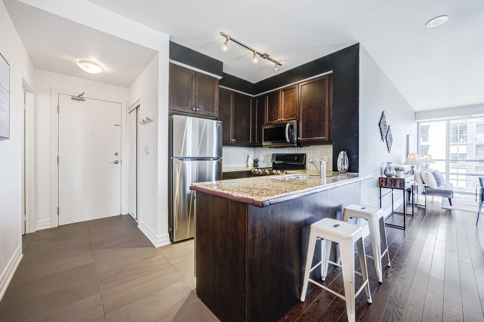 500 St Clair Avenue W photo 3