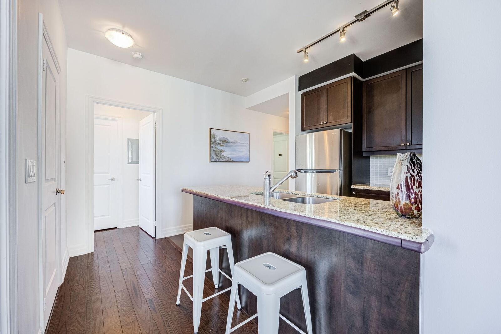 500 St Clair Avenue W photo 7