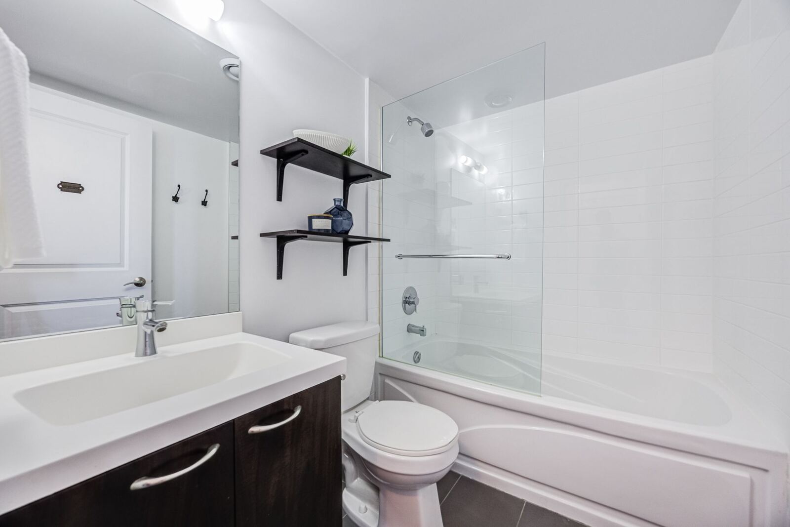 500 St Clair Avenue W photo 9
