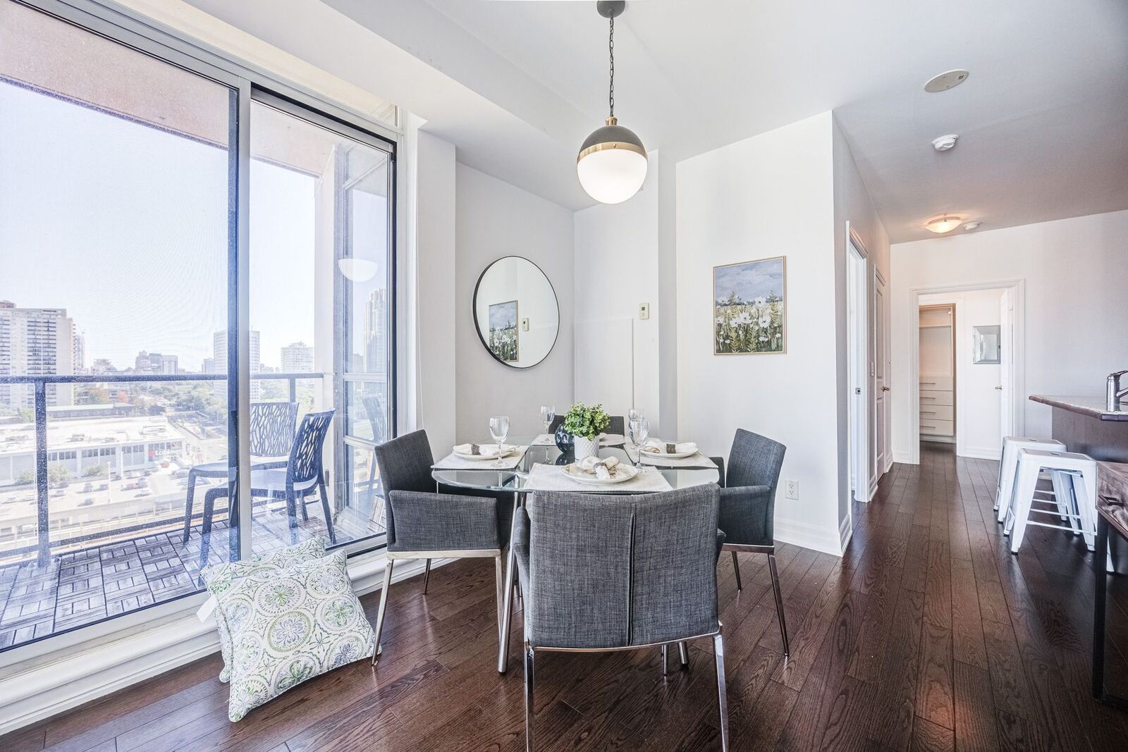 500 St Clair Avenue W photo 18