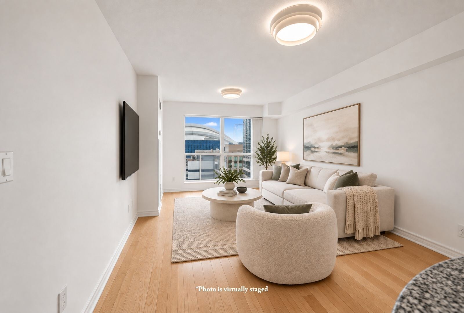 250 Wellington Street W photo 6
