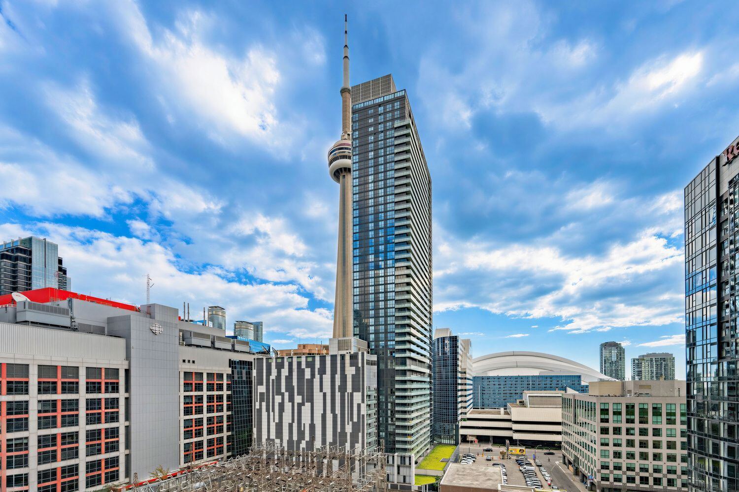 250 Wellington Street W photo 9