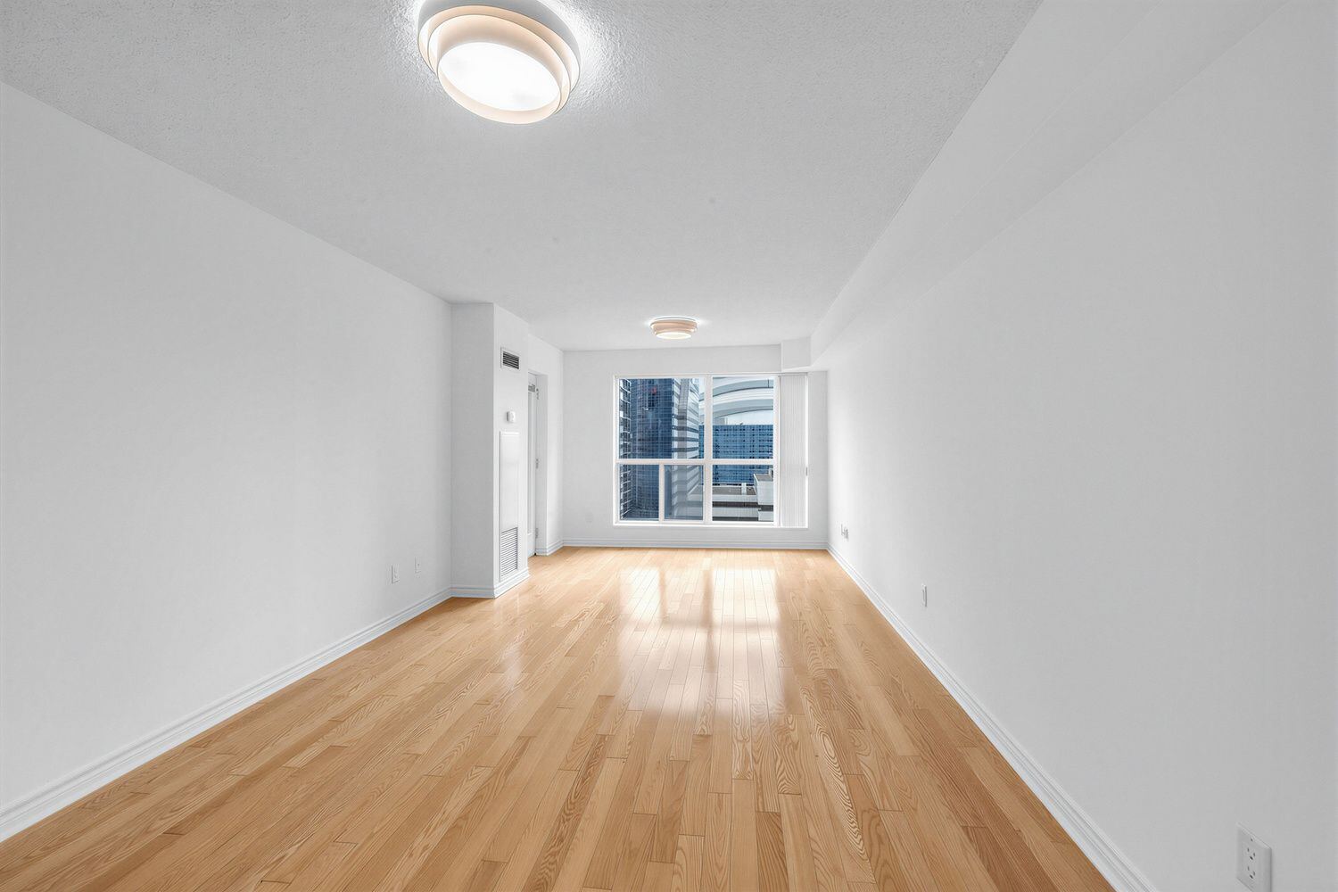 250 Wellington Street W photo 11