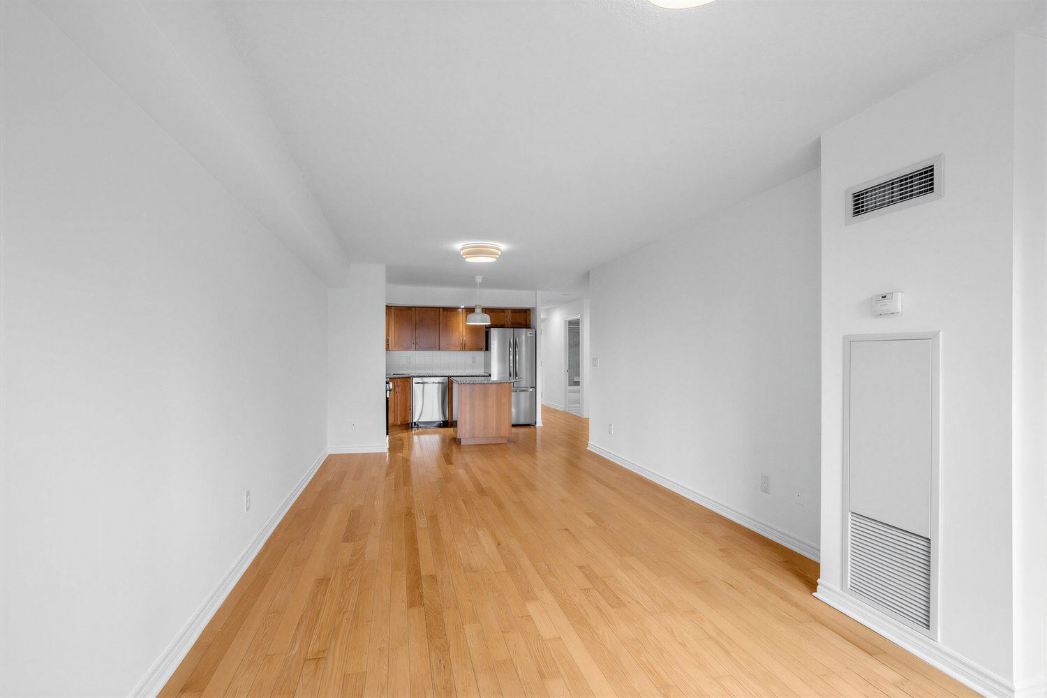 250 Wellington Street W photo 14