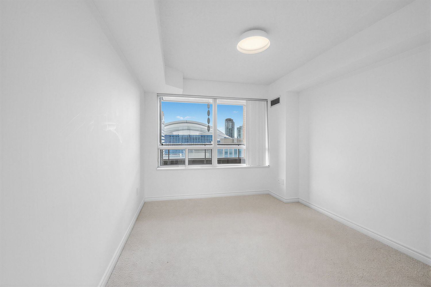 250 Wellington Street W photo 26