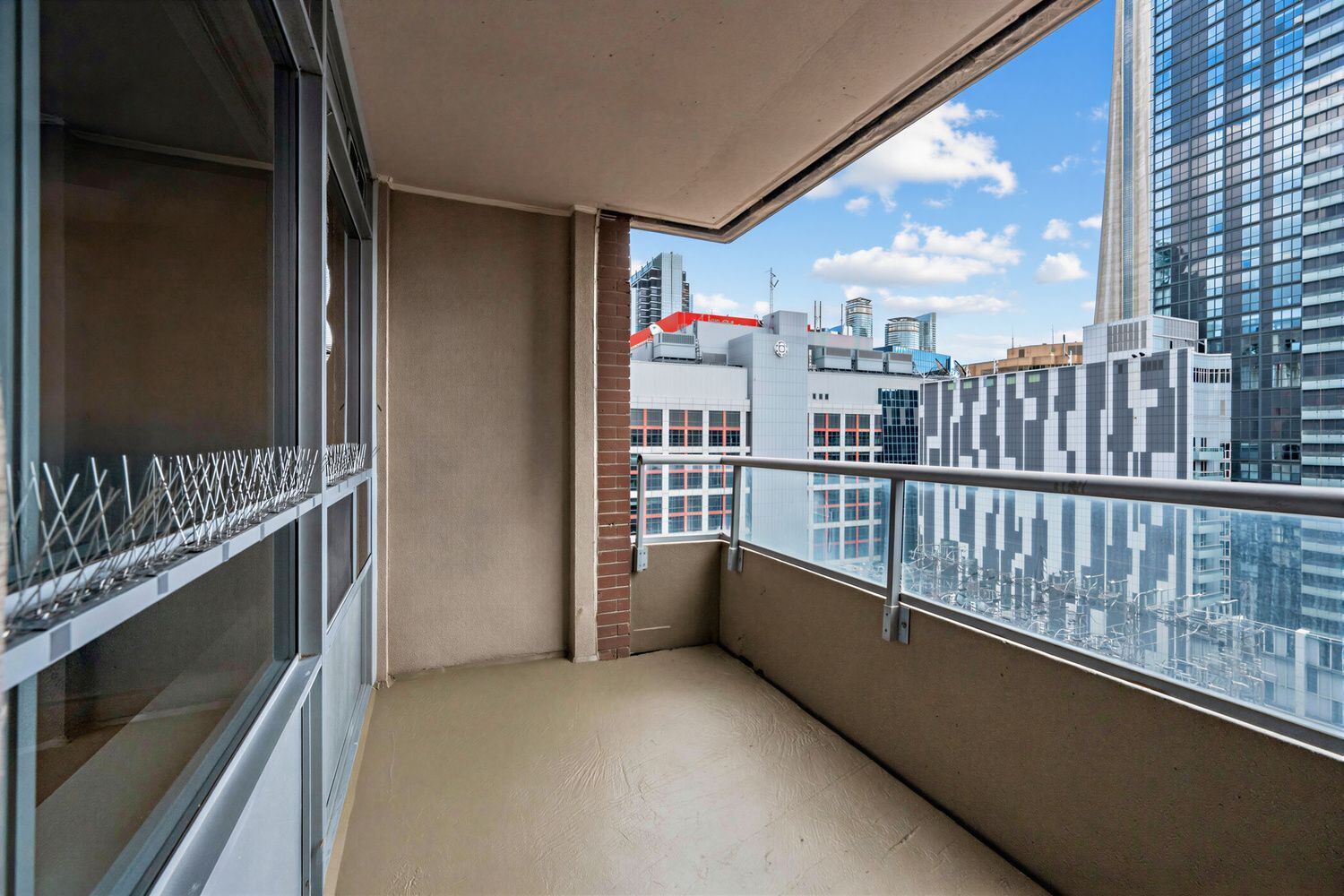 250 Wellington Street W photo 29