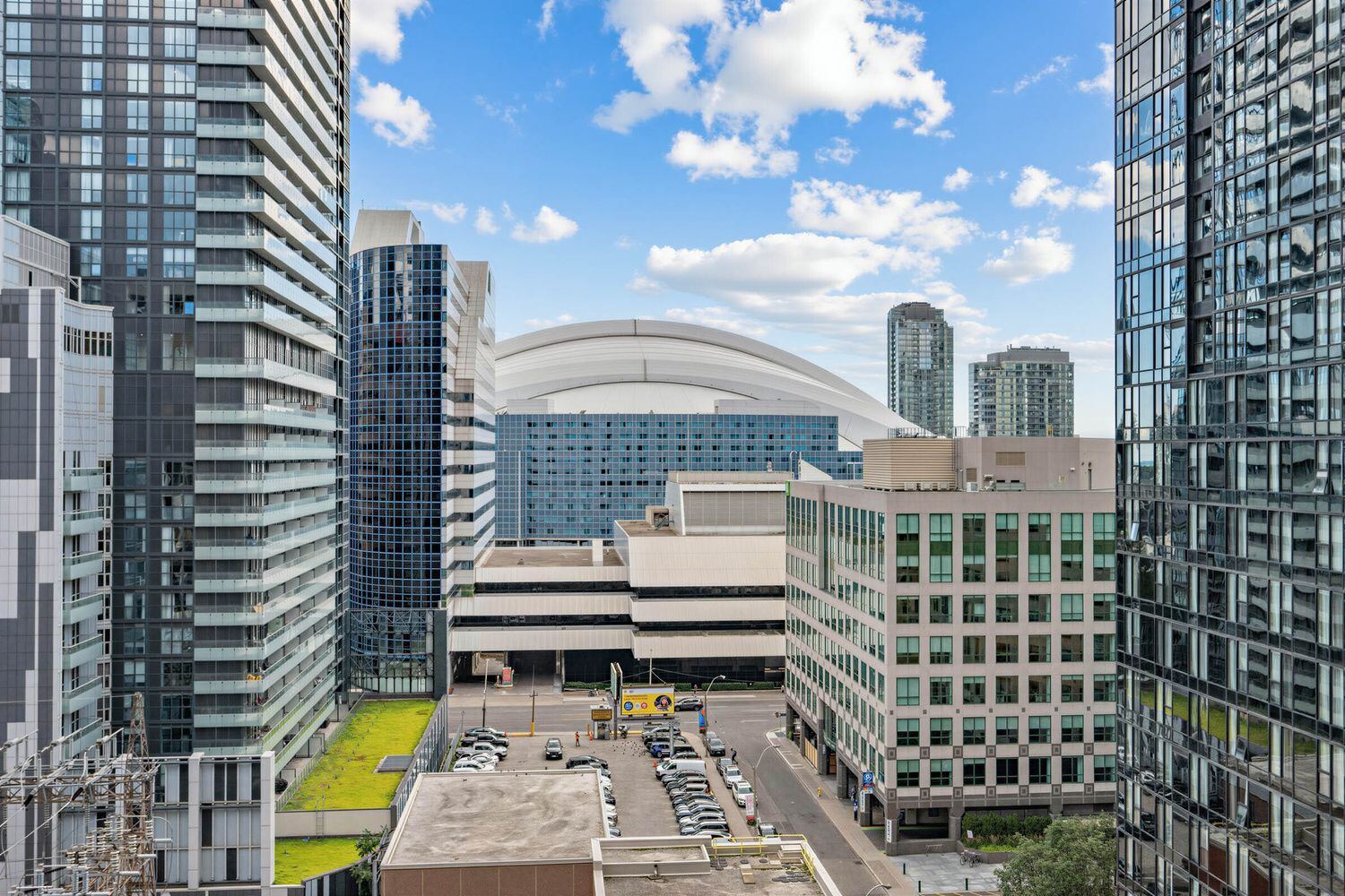 250 Wellington Street W photo 30