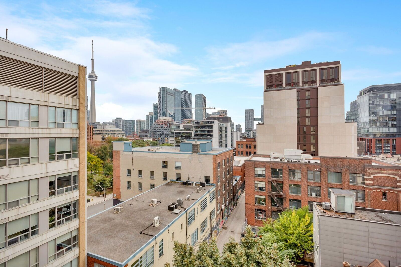 533 Richmond Street W photo 7