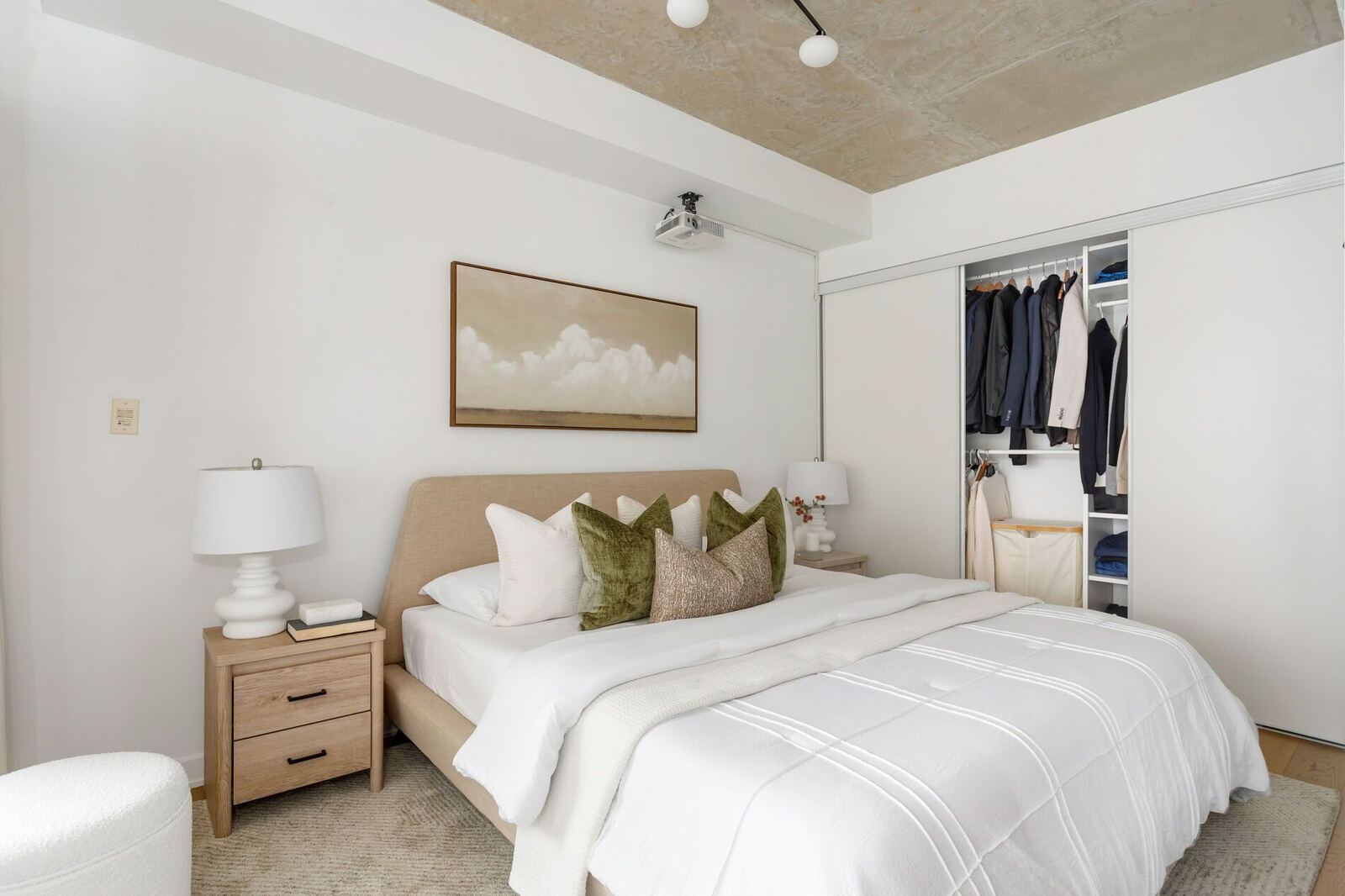 533 Richmond Street W photo 12