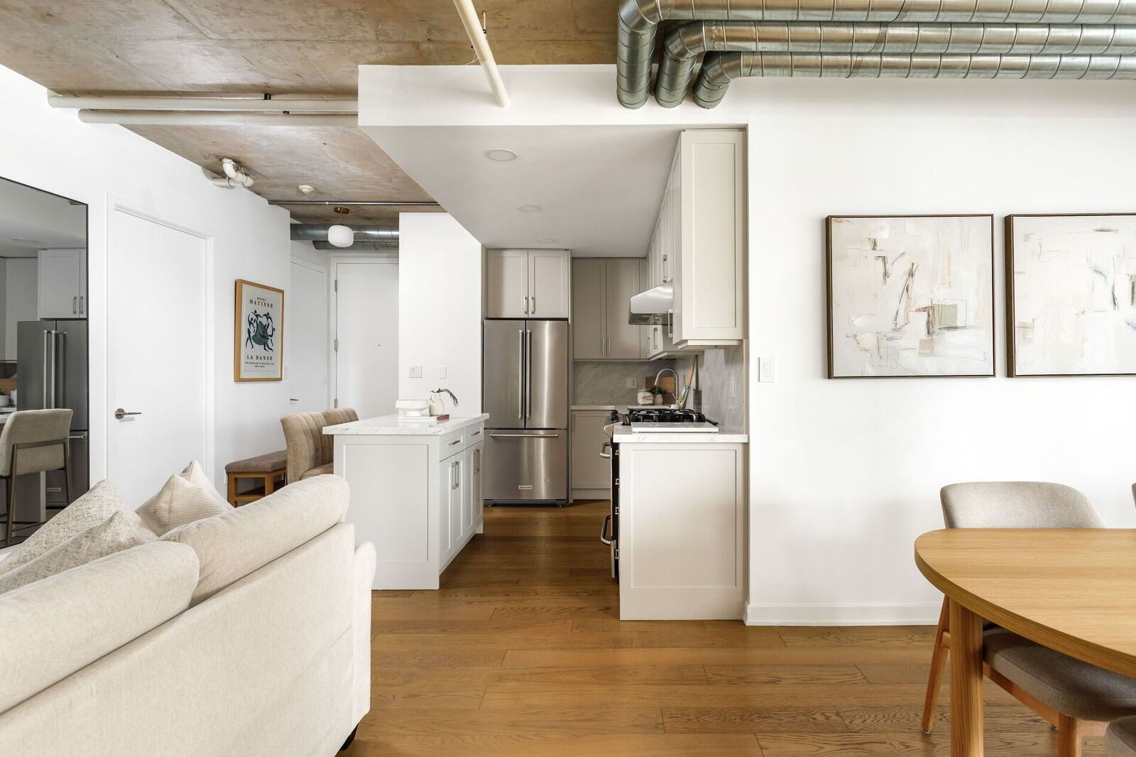 533 Richmond Street W photo 13