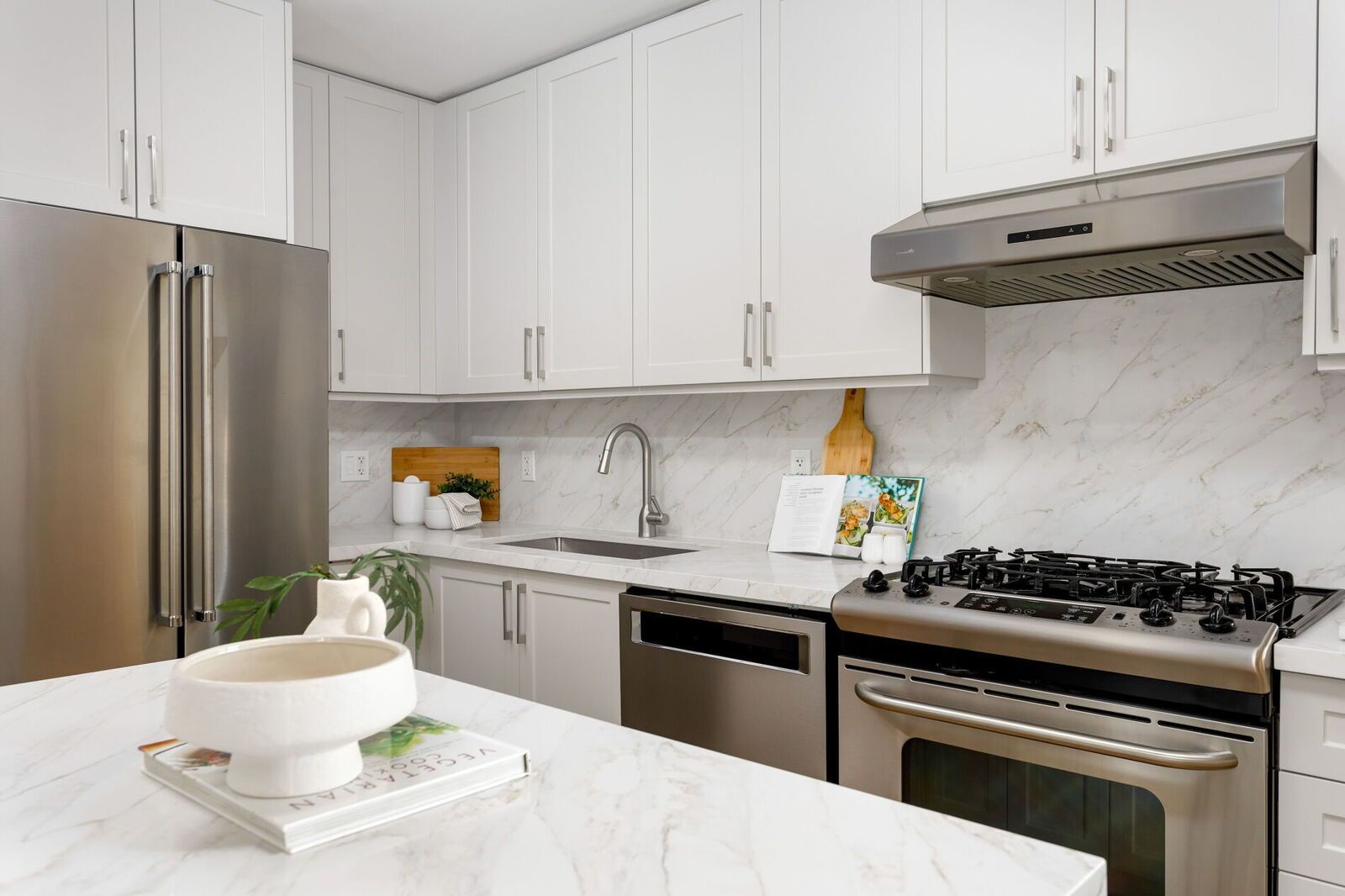 533 Richmond Street W photo 14