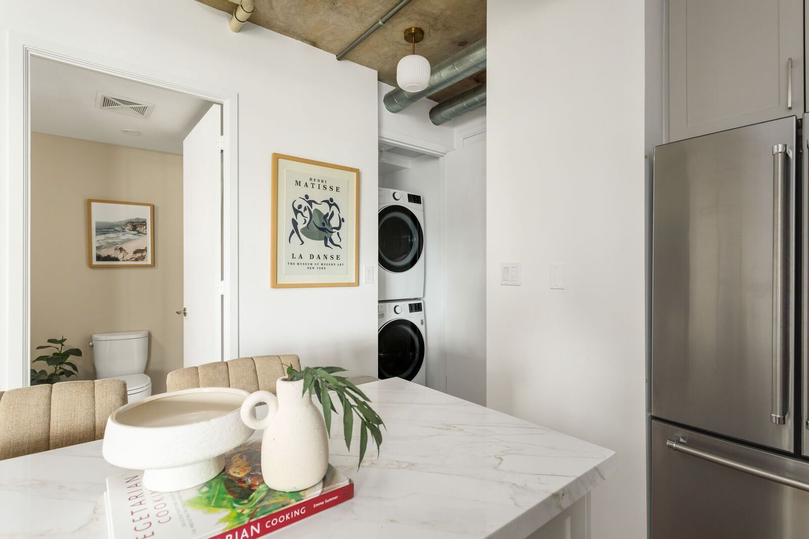 533 Richmond Street W photo 15