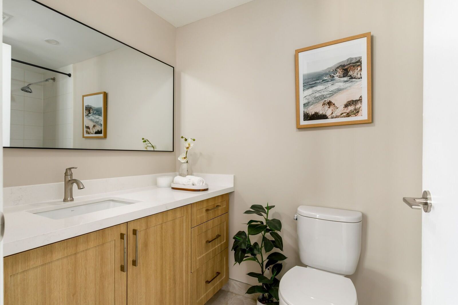 533 Richmond Street W photo 16