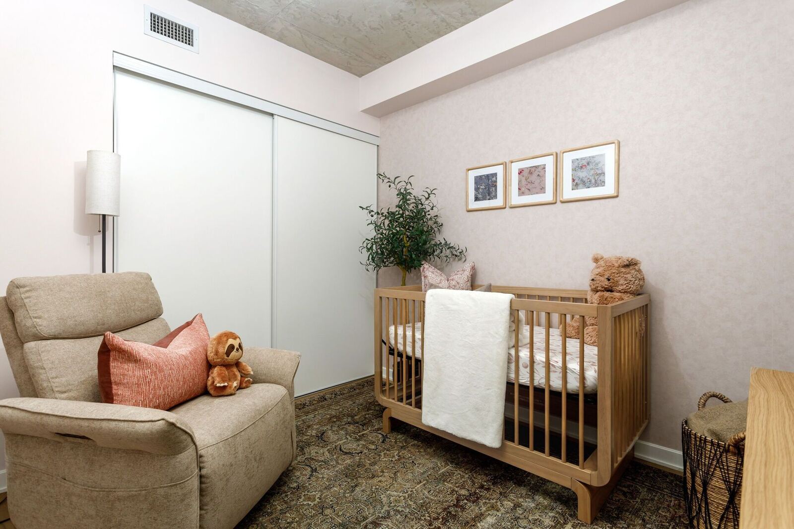 533 Richmond Street W photo 21