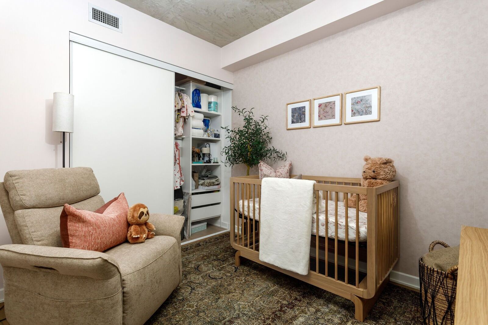 533 Richmond Street W photo 22