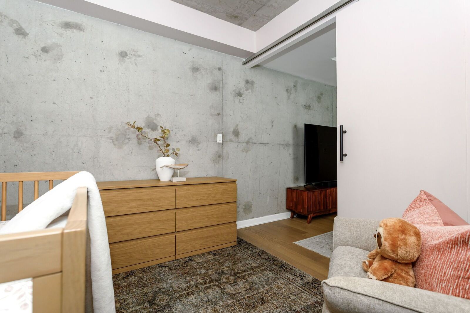 533 Richmond Street W photo 23