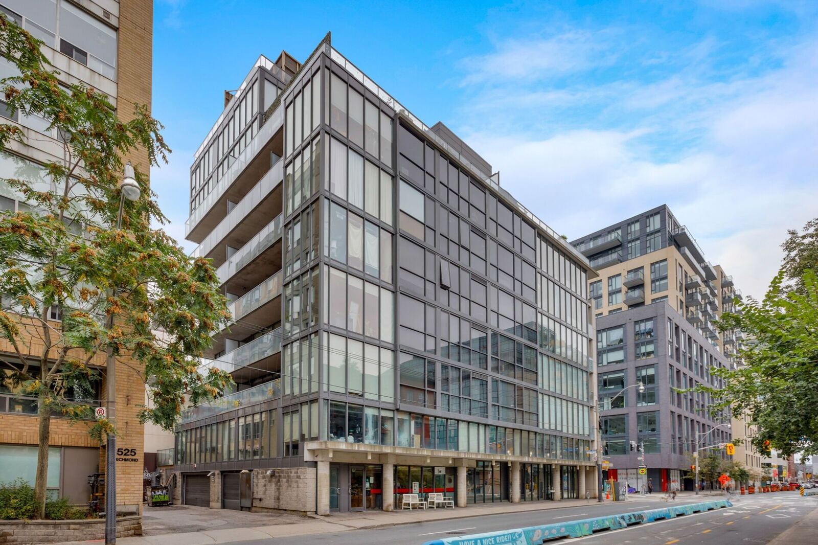 533 Richmond Street W photo 26