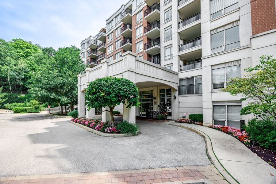 38 William Carson Crescent photo 6