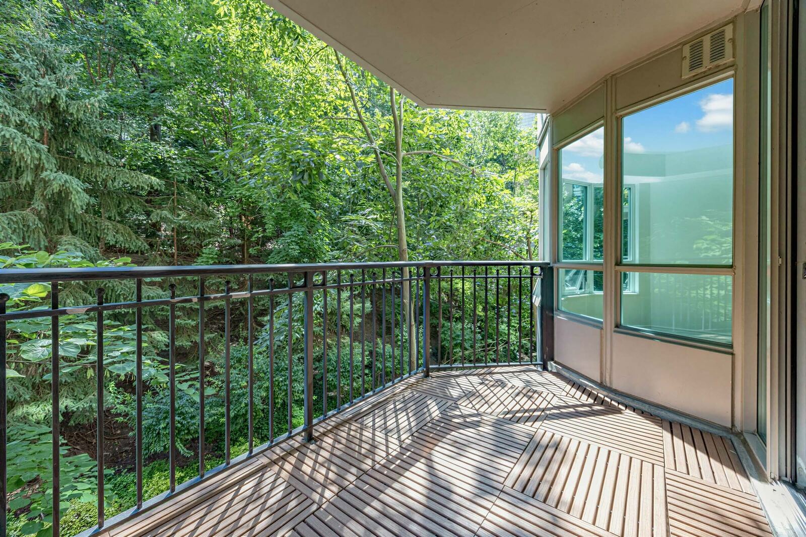 38 William Carson Crescent photo 15