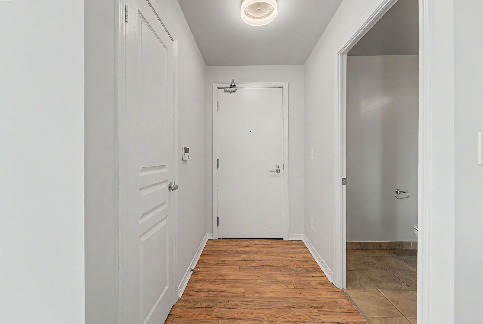 352 Front Street W photo 6