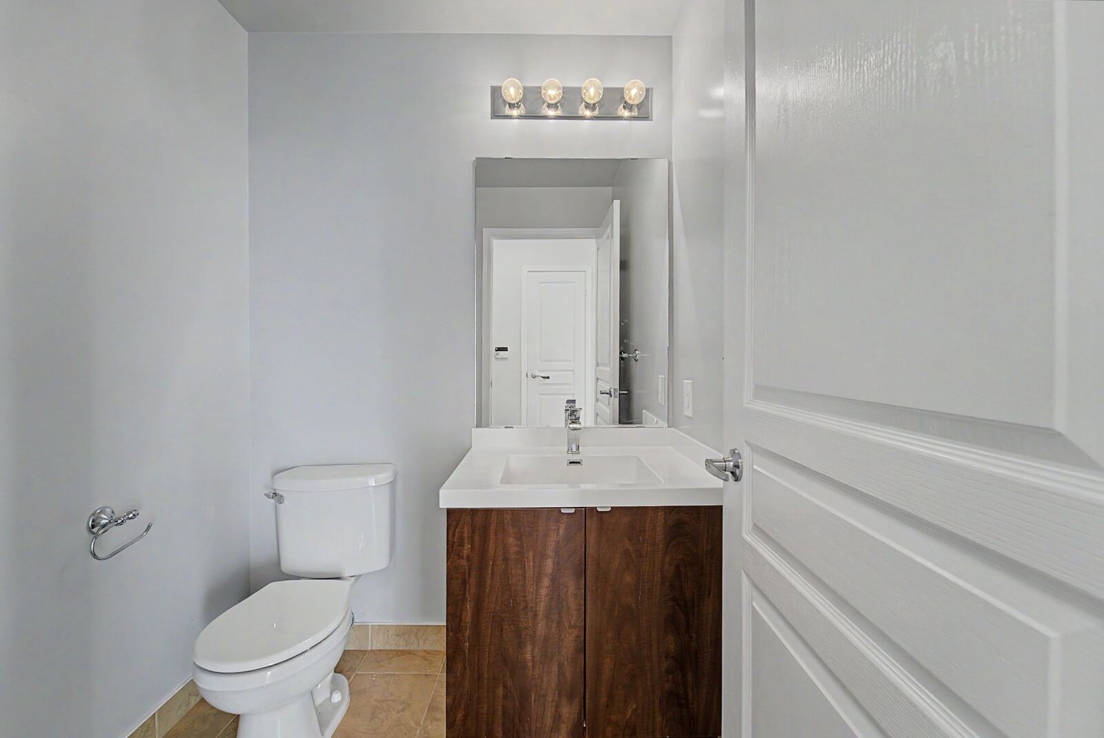 352 Front Street W photo 8