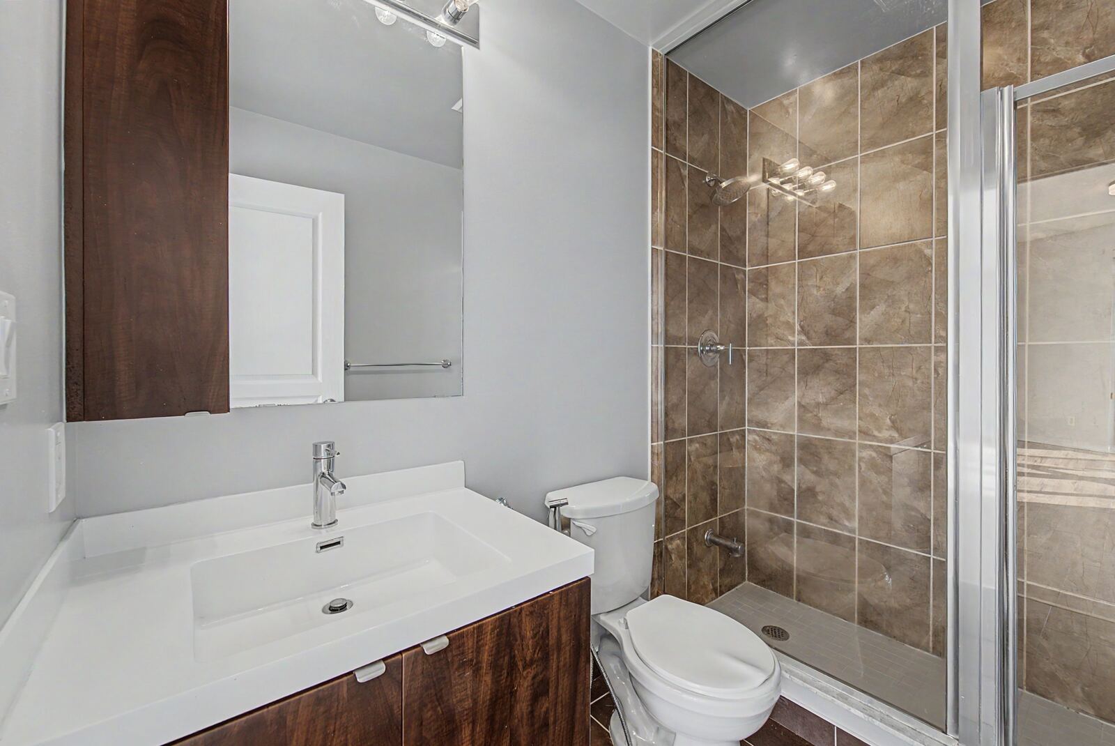 352 Front Street W photo 19