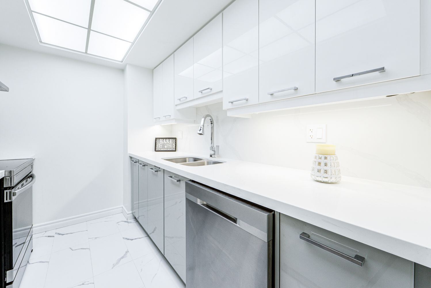 5 Concorde Place photo 3