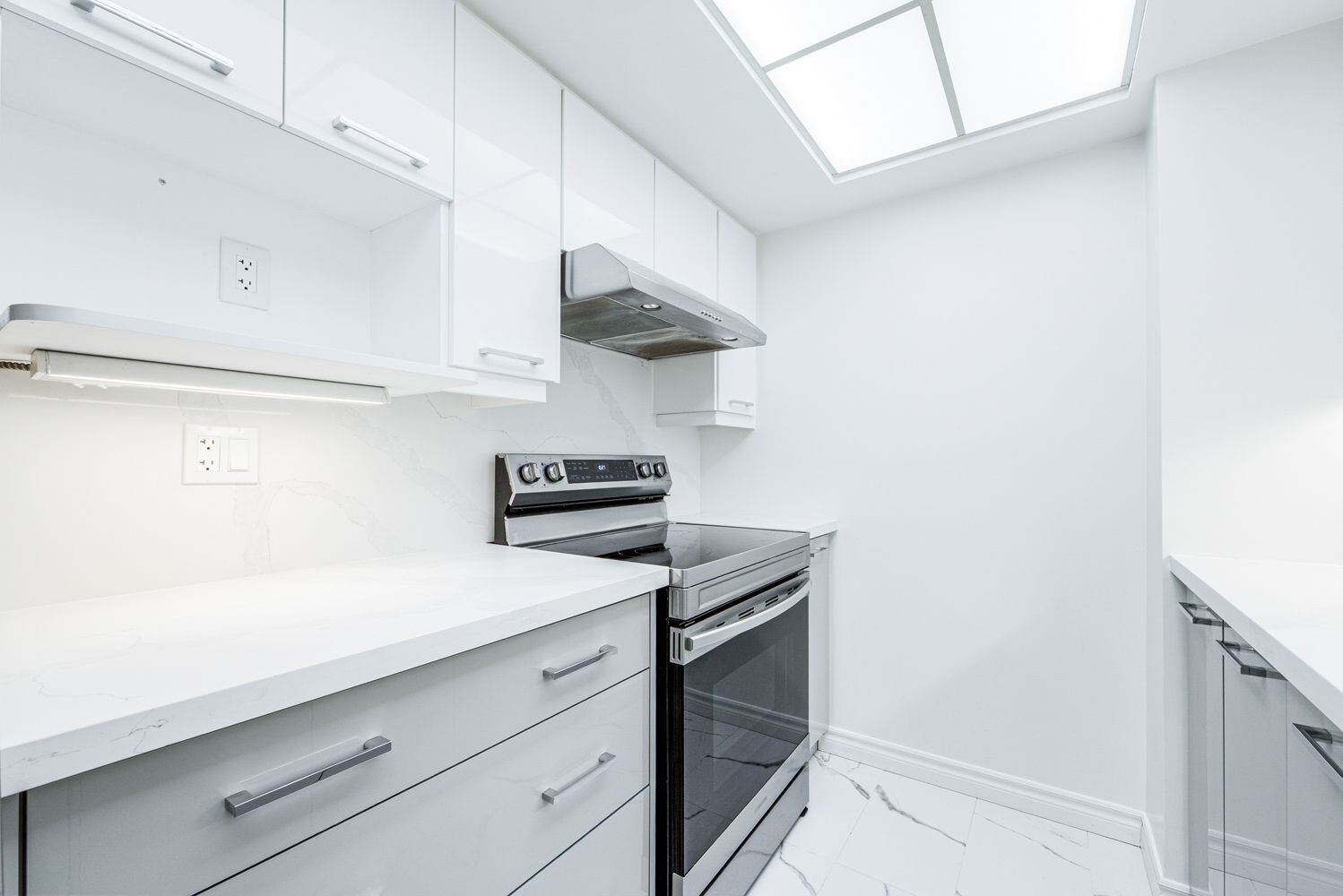5 Concorde Place photo 4