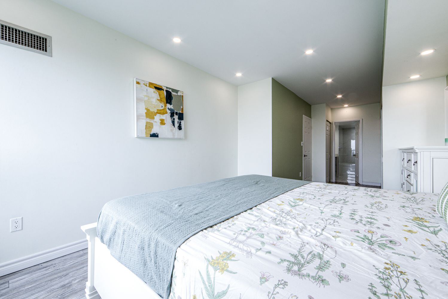 5 Concorde Place photo 17