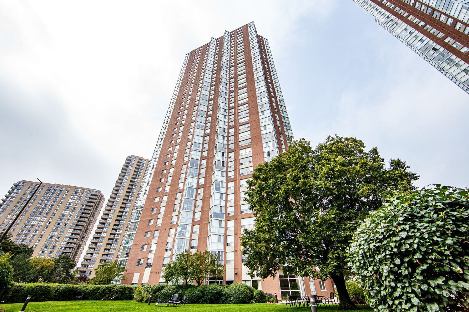 5 Concorde Place photo 32