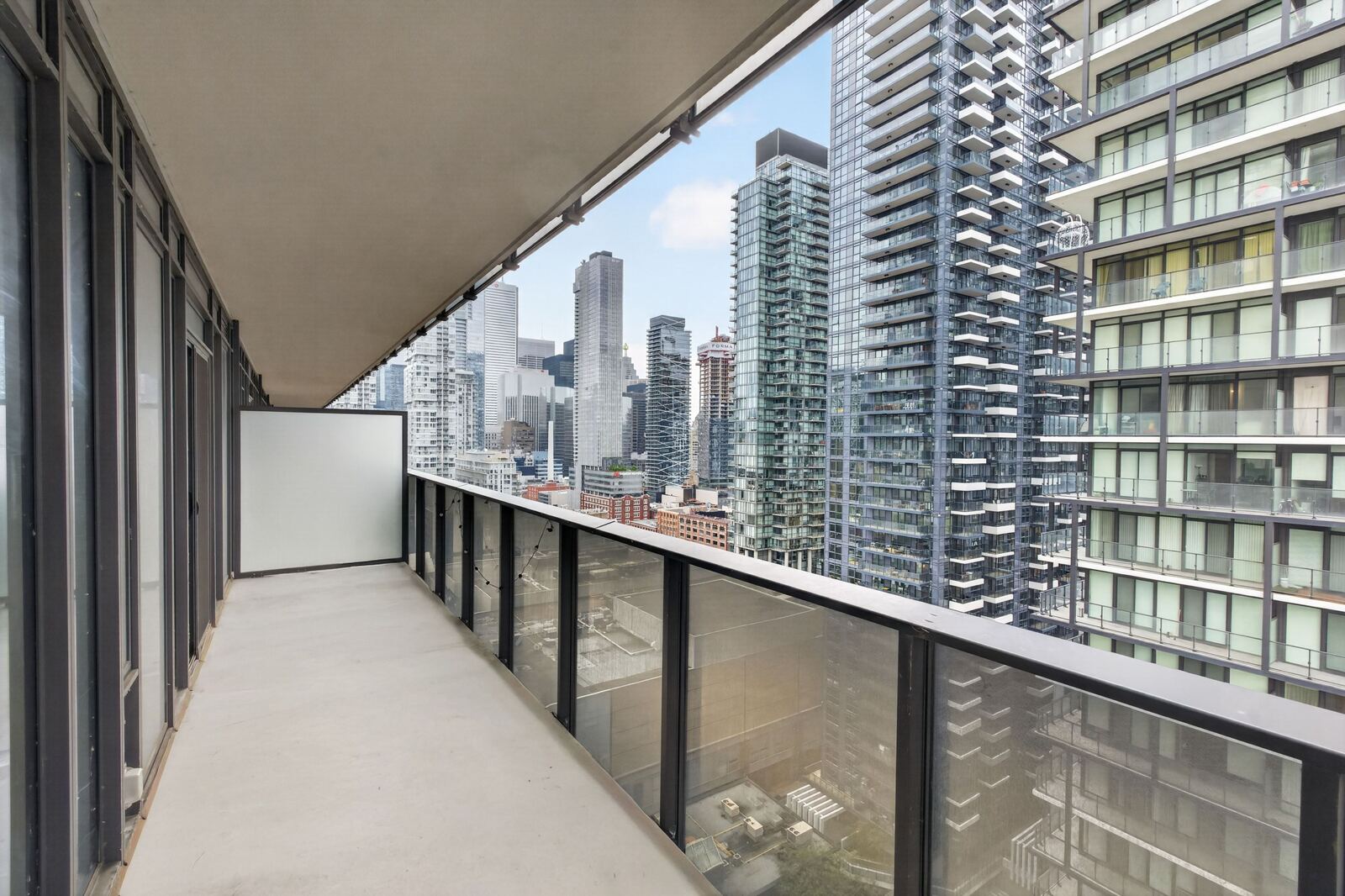 330 Richmond Street W photo 5