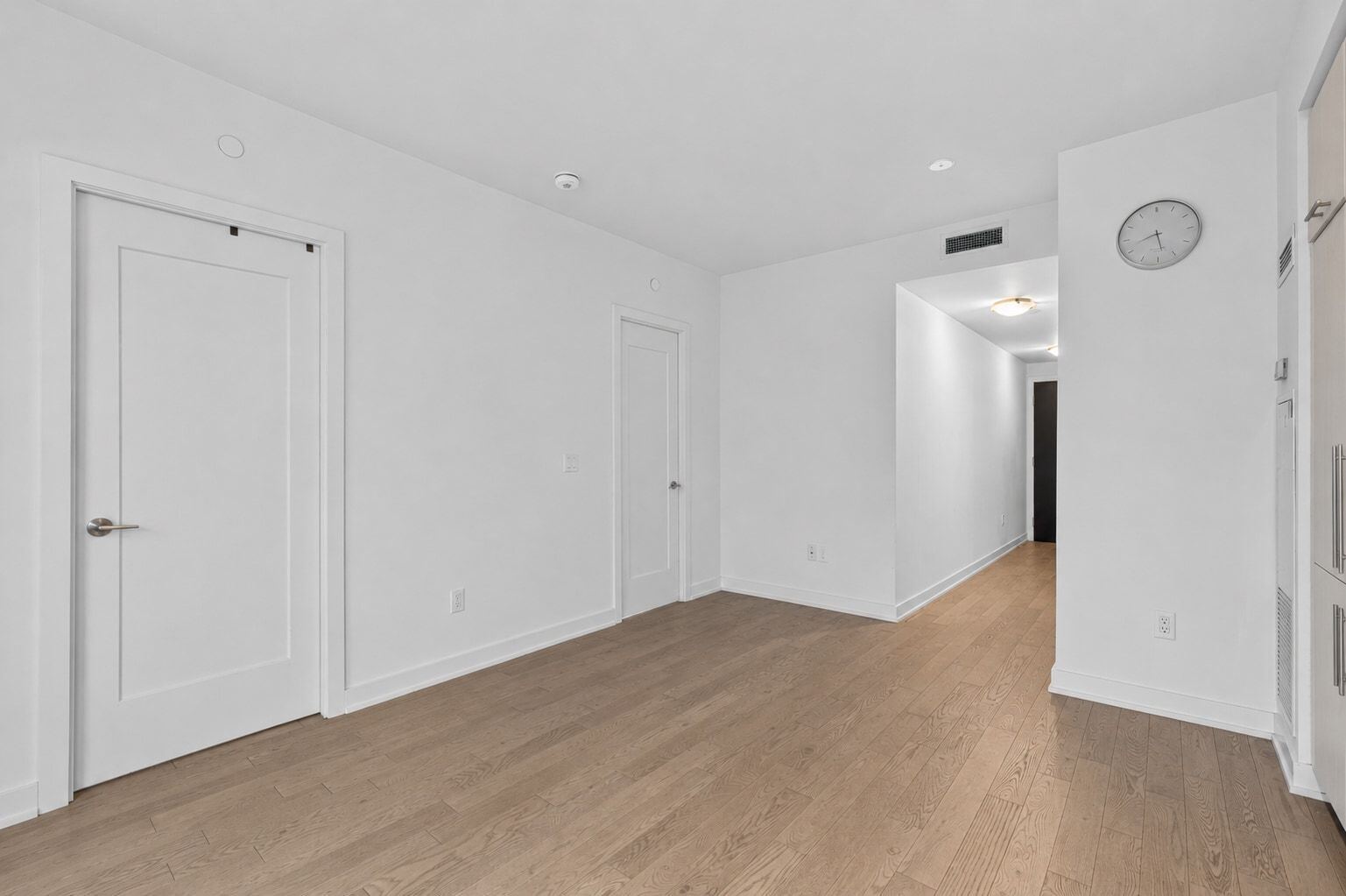 330 Richmond Street W photo 7