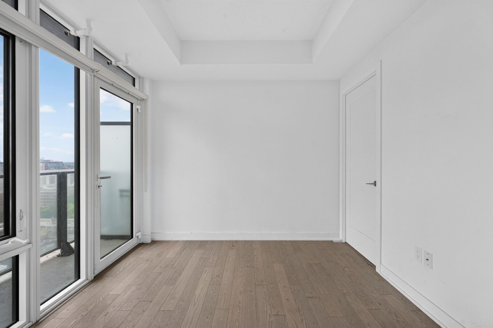 330 Richmond Street W photo 11