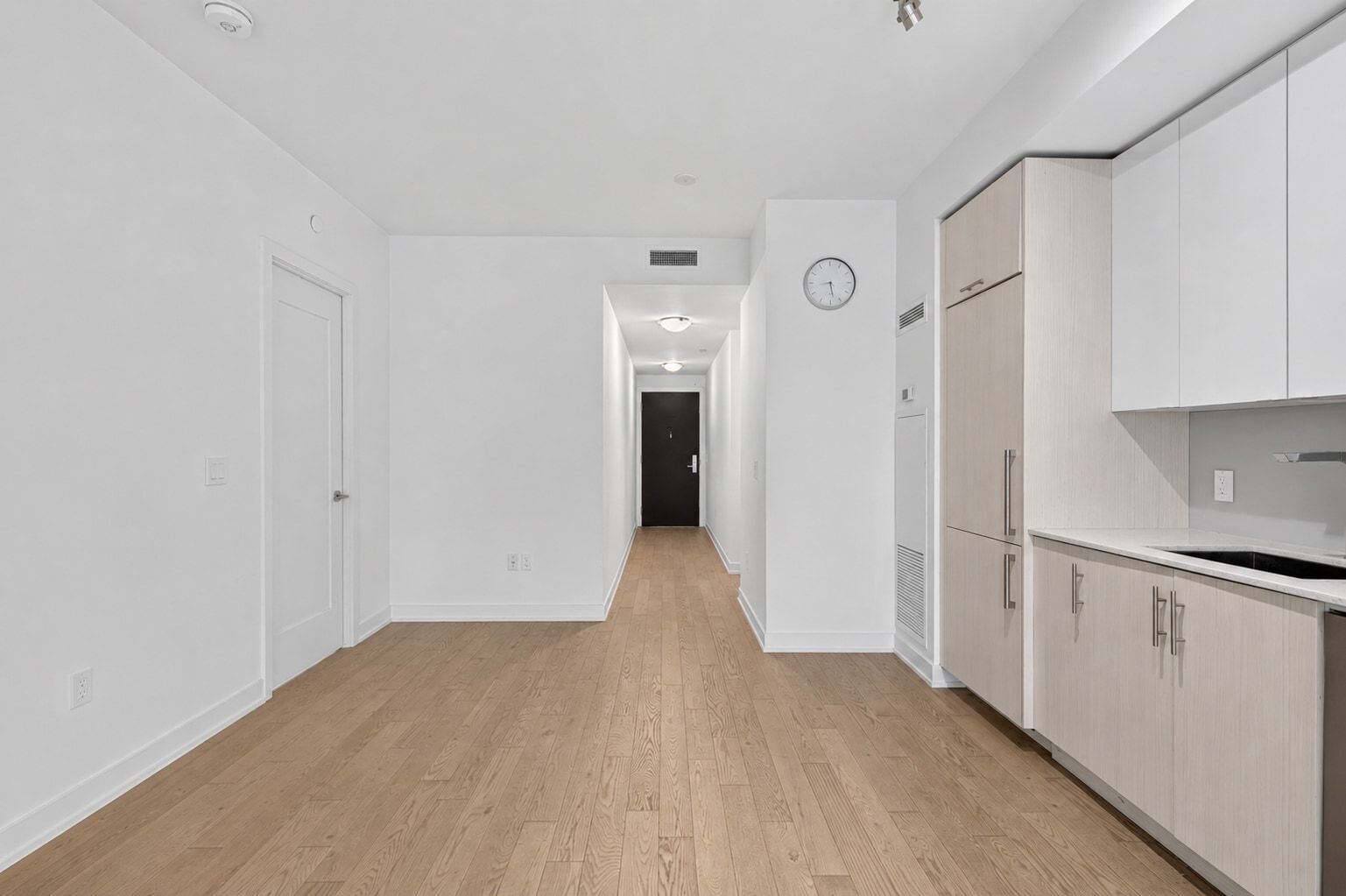 330 Richmond Street W photo 19