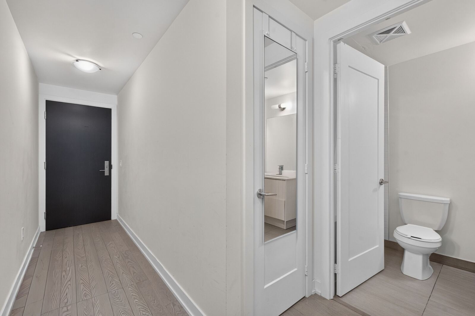330 Richmond Street W photo 20