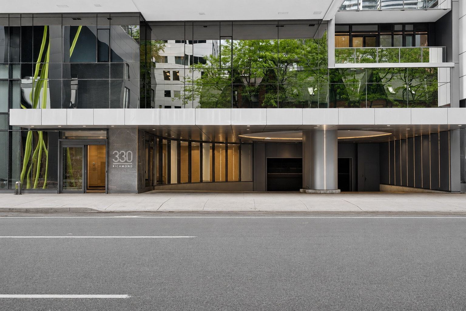 330 Richmond Street W photo 38