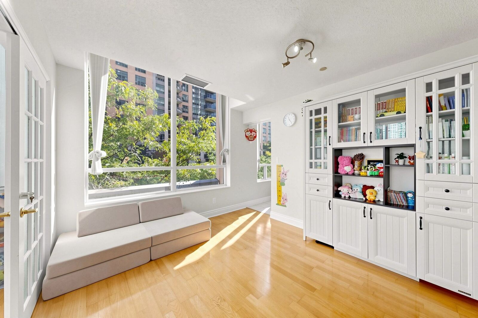 15 Northtown Way photo 6
