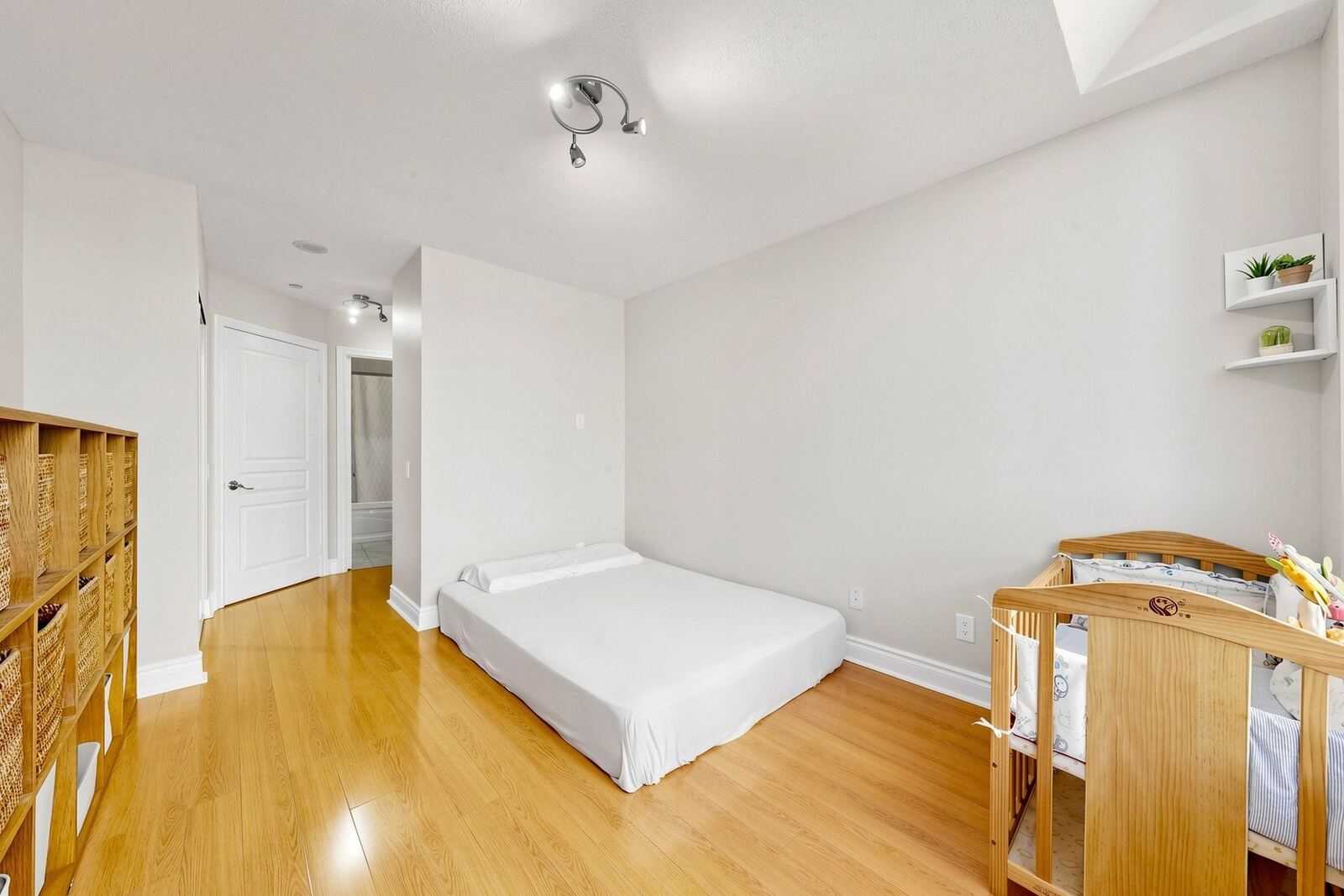 15 Northtown Way photo 23